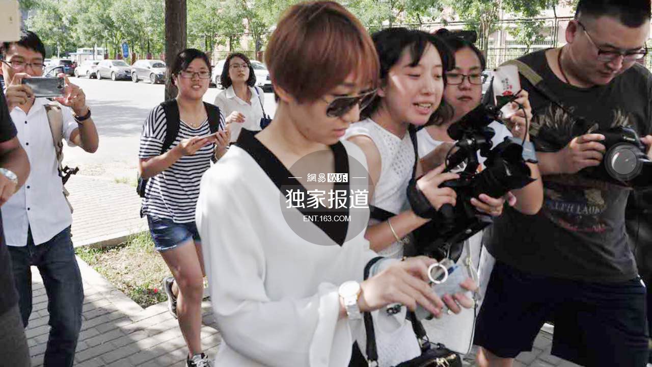 宋喆离婚案不公开审理 杨慧现身遭围堵