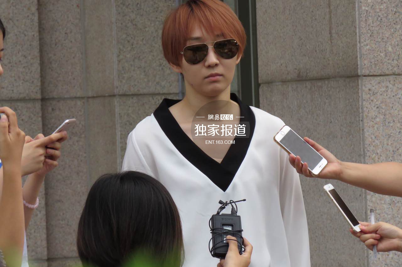 宋喆离婚案不公开审理 杨慧现身遭围堵