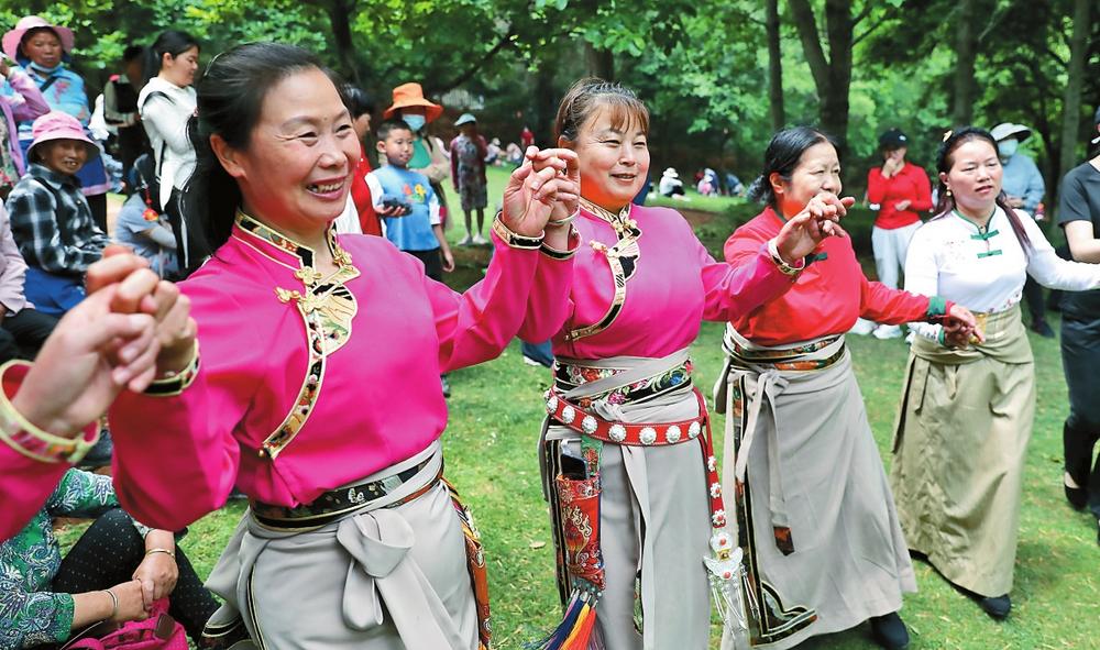 云南昆明：三月三 耍西山_fororder_5c