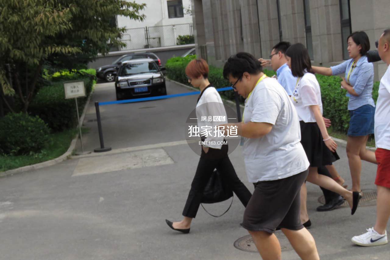 宋喆离婚案不公开审理 杨慧现身遭围堵