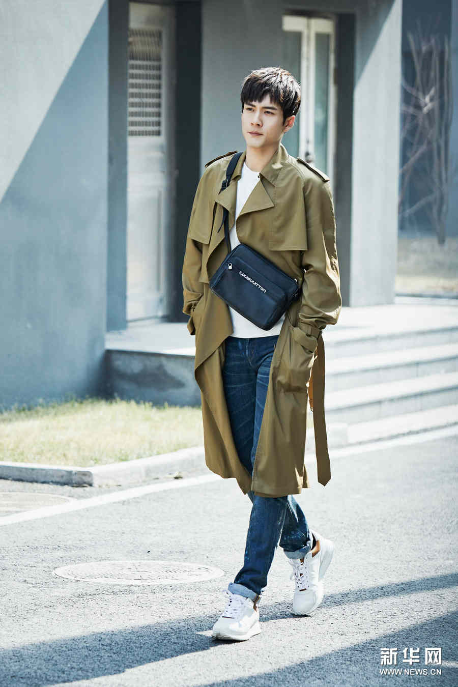 韓東君早春街拍曝光簡潔隨性​