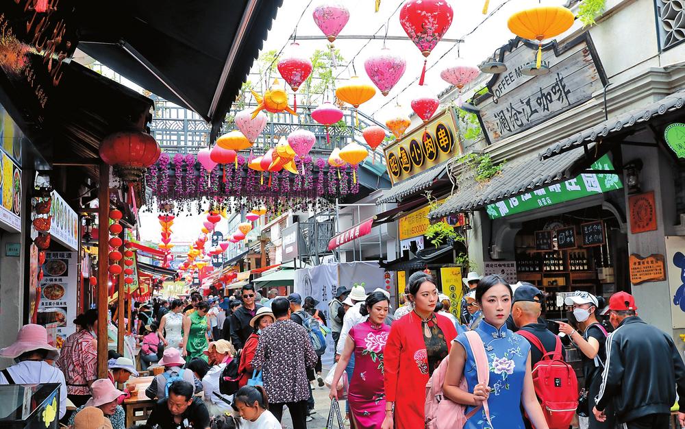 云南昆明：三月三 耍西山_fororder_bc