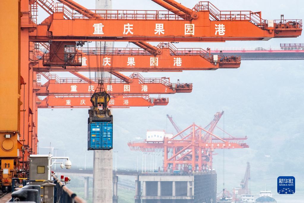 【城市远洋】重庆果园港今年实现内外贸货物双增长