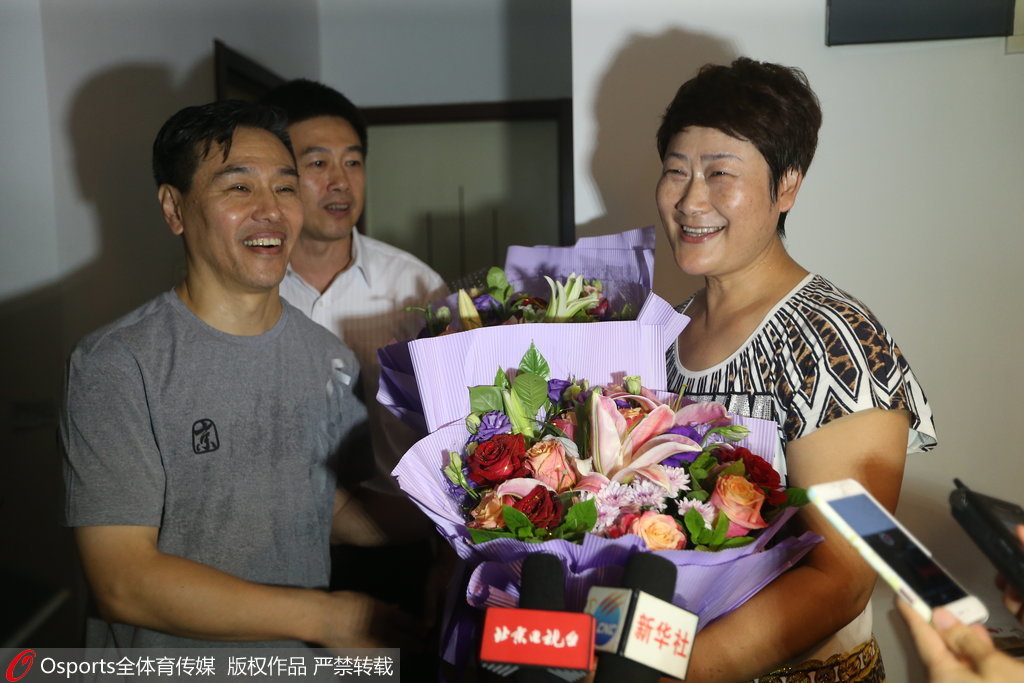 中国式冠军表彰:领导接见嘉奖 获奖金超百万 中国式冠军表彰:领导接见嘉奖 获奖金超百万