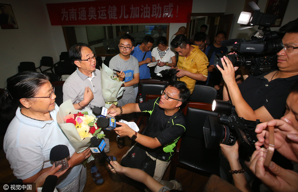 中国式冠军表彰:领导接见嘉奖 获奖金超百万 中国式冠军表彰:领导接见嘉奖 获奖金超百万