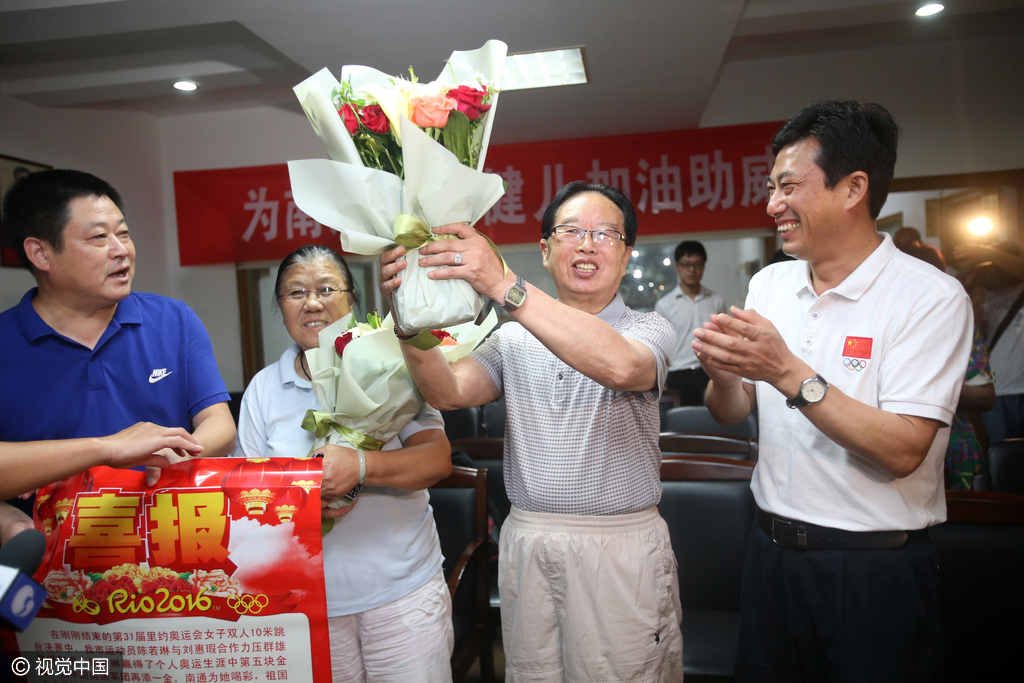 中国式冠军表彰:领导接见嘉奖 获奖金超百万 中国式冠军表彰:领导接见嘉奖 获奖金超百万