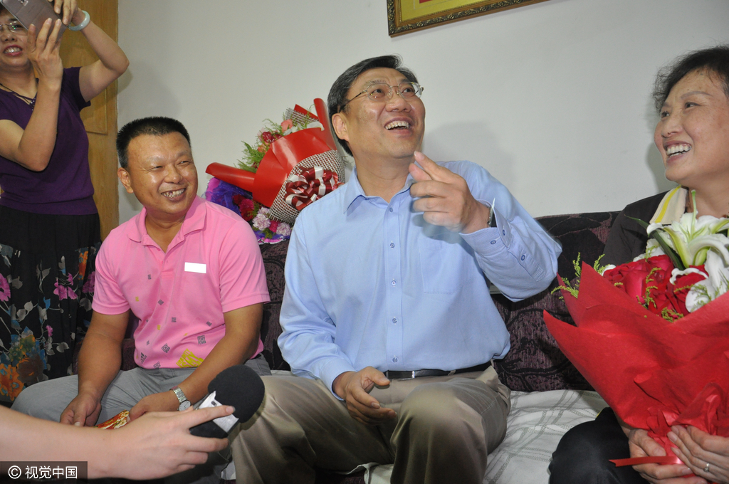 中国式冠军表彰:领导接见嘉奖 获奖金超百万 中国式冠军表彰:领导接见嘉奖 获奖金超百万