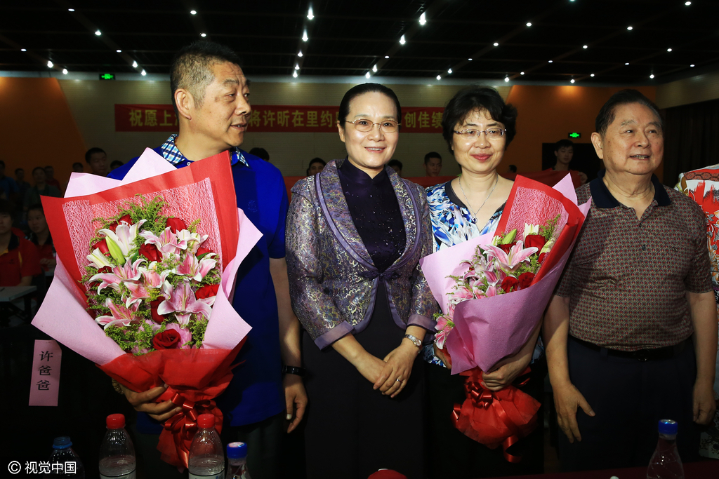 中国式冠军表彰:领导接见嘉奖 获奖金超百万 中国式冠军表彰:领导接见嘉奖 获奖金超百万