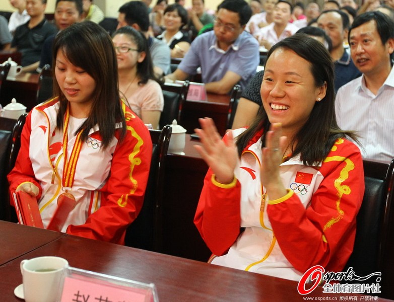 中国式冠军表彰:领导接见嘉奖 获奖金超百万 中国式冠军表彰:领导接见嘉奖 获奖金超百万