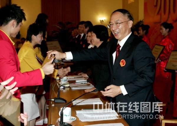 中国式冠军表彰:领导接见嘉奖 获奖金超百万 中国式冠军表彰:领导接见嘉奖 获奖金超百万