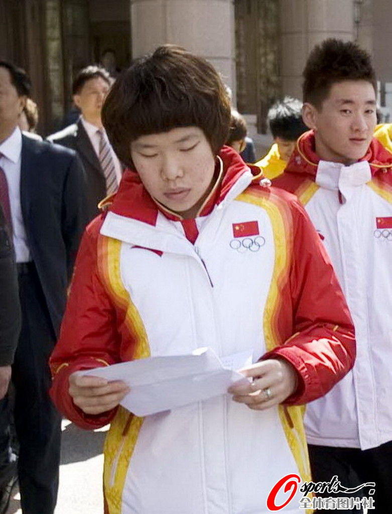 中国式冠军表彰:领导接见嘉奖 获奖金超百万 中国式冠军表彰:领导接见嘉奖 获奖金超百万