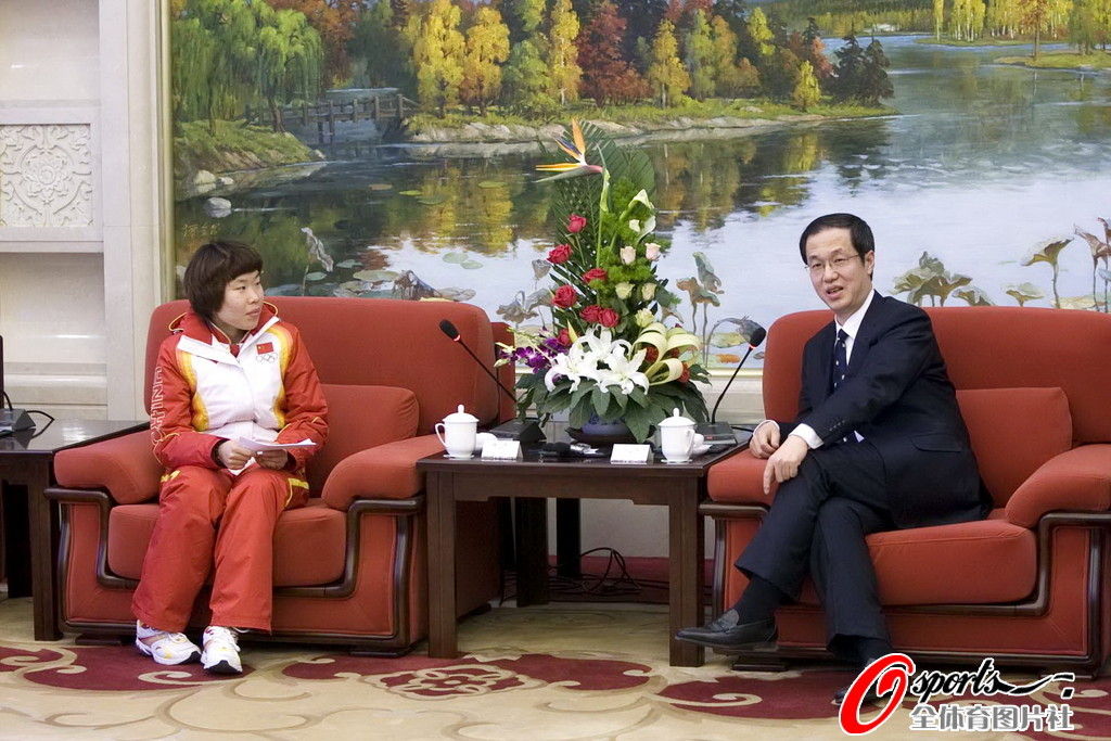 中国式冠军表彰:领导接见嘉奖 获奖金超百万 中国式冠军表彰:领导接见嘉奖 获奖金超百万