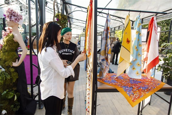 2023米兰设计周“中国日”主题活动在意举办 “丝绸向未来”苏州丝绸艺术版权成果首发_fororder_图片 2