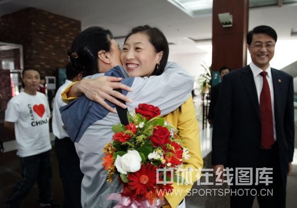 中国式冠军表彰:领导接见嘉奖 获奖金超百万 中国式冠军表彰:领导接见嘉奖 获奖金超百万