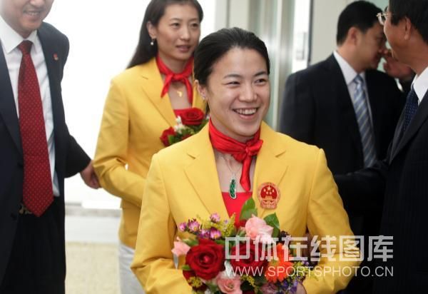 中国式冠军表彰:领导接见嘉奖 获奖金超百万 中国式冠军表彰:领导接见嘉奖 获奖金超百万