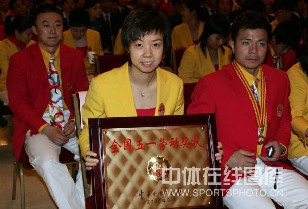 中国式冠军表彰:领导接见嘉奖 获奖金超百万 中国式冠军表彰:领导接见嘉奖 获奖金超百万