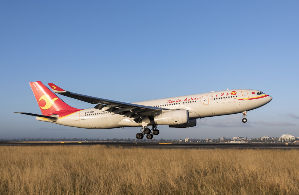 天津地区首条通航英国航线启航 由天津航空承运_fororder_图片2