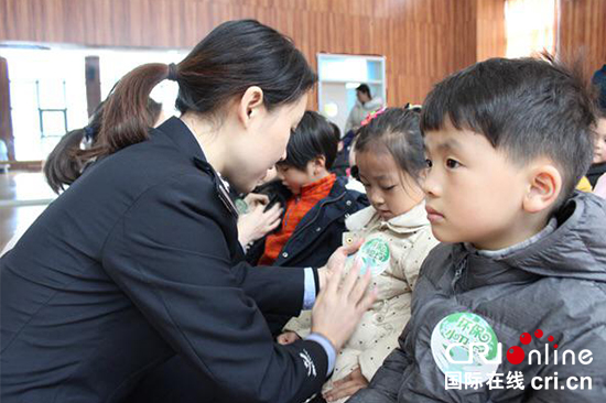 （供稿 社會廣角列表 三吳大地泰州 移動版）泰州高新區公安分局開展綠色出行宣教活動