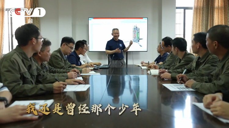 那只深潜海底2000米的“海牛”，是他送给祖国最深沉、最浪漫的礼物……