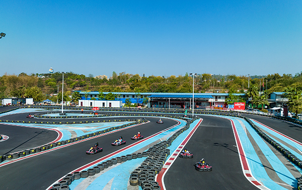 （张）现实版“速度与激情”上演 让卡丁车车手在自贡过了一把“瘾”_fororder_6车手比赛现场（摄影-廖志全）