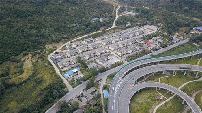 铜川：创新扶贫“新样本” 烈桥村“田园式生态养老”让村民走上致富路