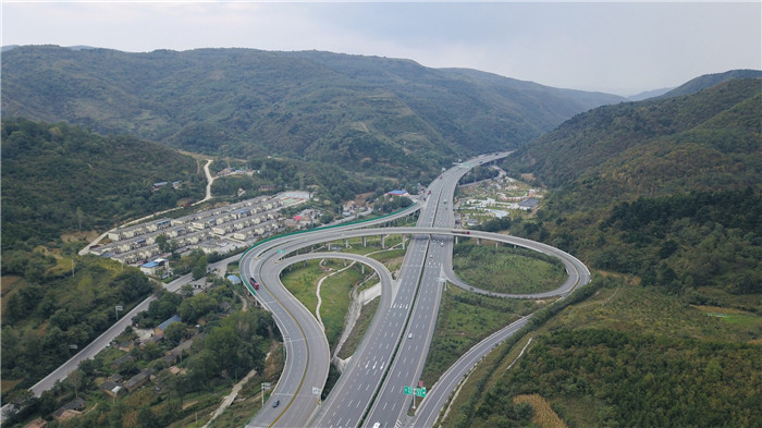 铜川：创新扶贫“新样本” 烈桥村“田园式生态养老”让村民走上致富路