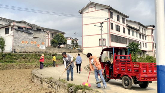 （供稿）貴州修文：推進農村“八亂”整治工作 擦亮鄉村振興底色_fororder_20230423142907-5cnWmF-20230423132508-D8Pbjo-