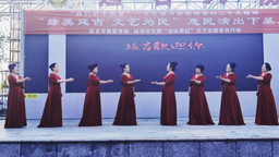 延吉文艺志愿者走进公园助力“绿美延吉”建设