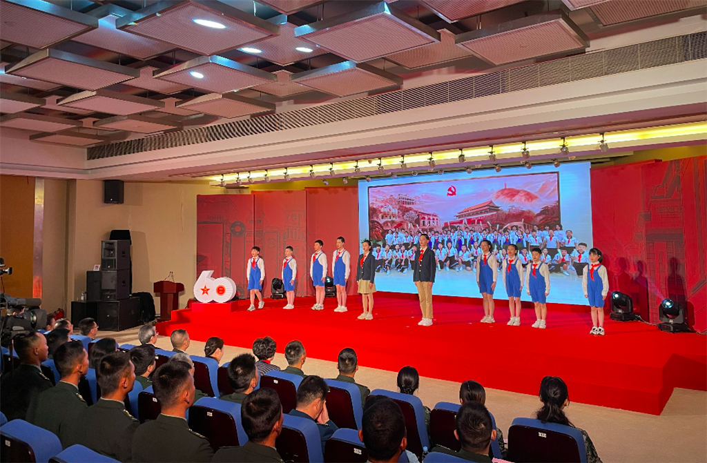 【图说上海】上海各界纪念“南京路上好八连”命名60周年
