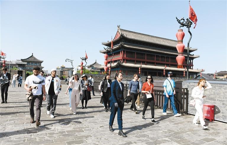 一日看尽长安花 国际友人古城“穿越之旅”来了
