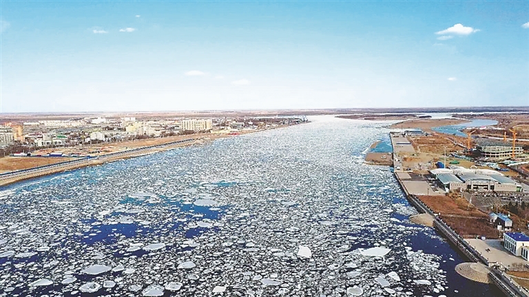 黑龍江黑河段跑冰排