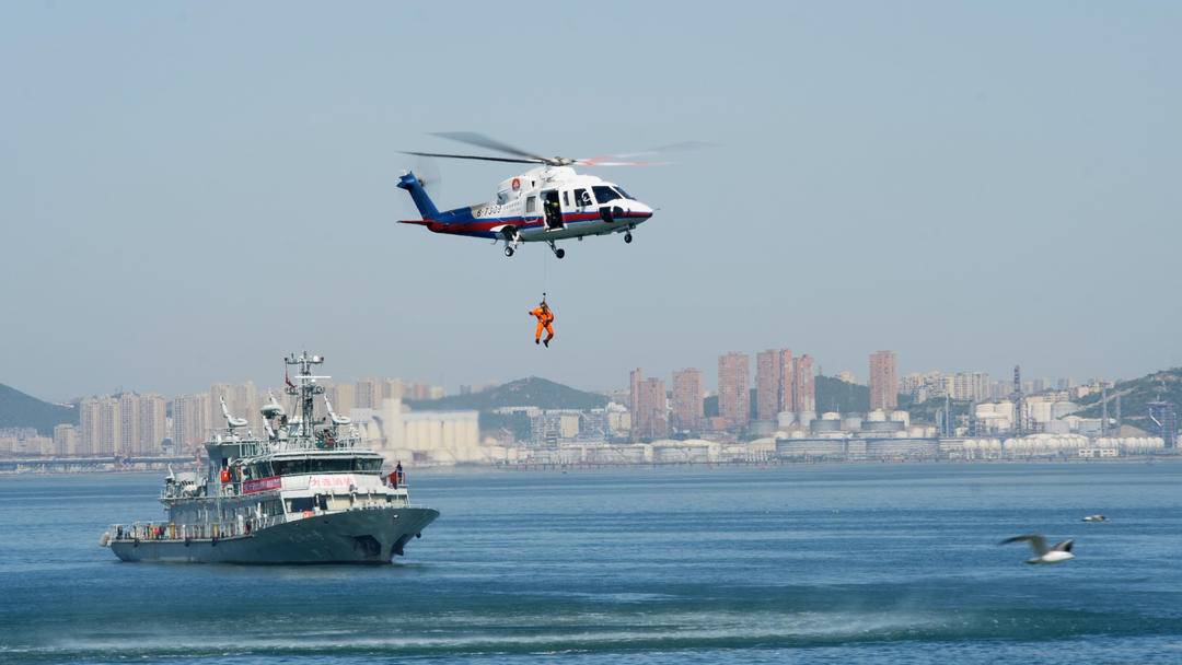 2023年海上大规模人命救助综合演习在大连举行