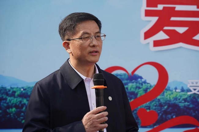 爱心助力乡村振兴  绍兴诸暨乡贤捐赠240万元方舱CT用于医疗卫生事业_fororder_01