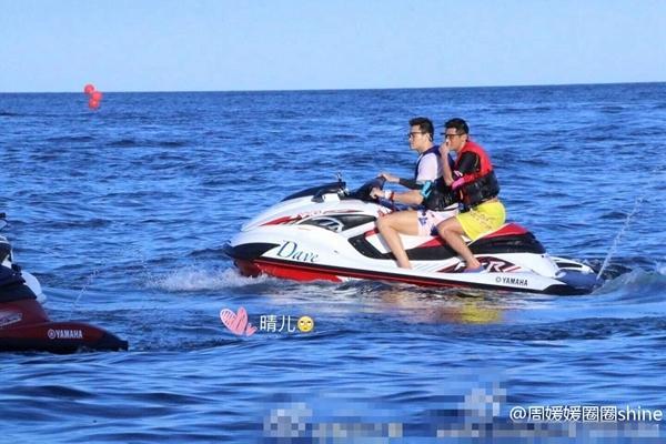 张继科孙杨合影莫文蔚 科科有半边脸没睡醒