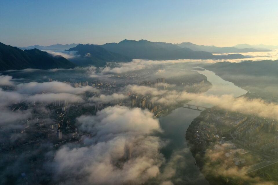 广西：云雾山川生态美