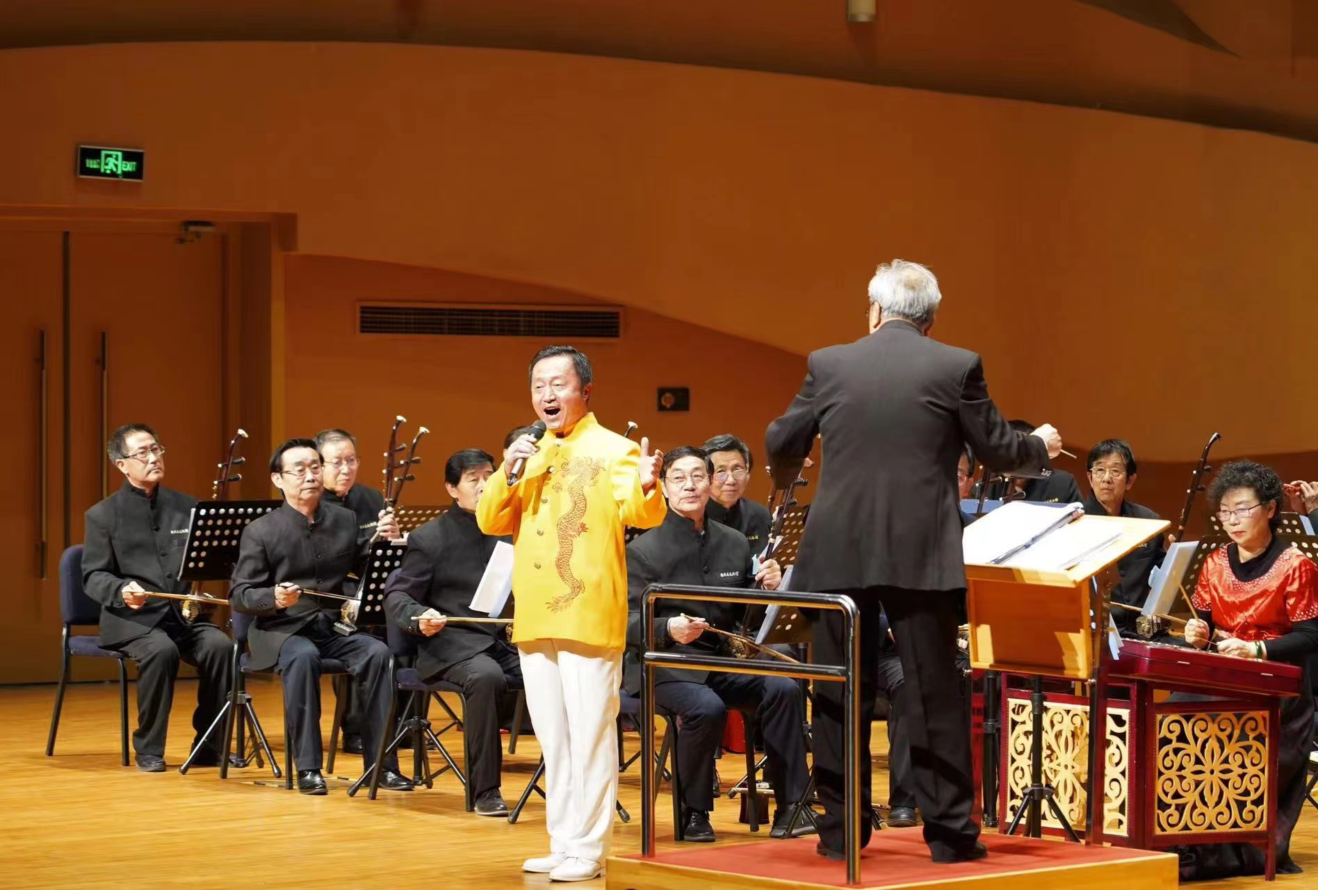 图片默认标题_fororder_音乐会现场民歌演唱