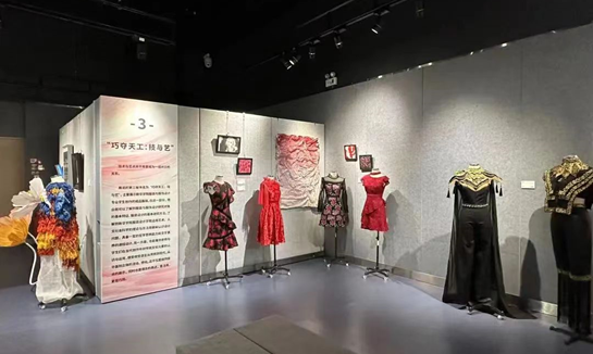 广州新华学院霖霖书院携手省文化馆艺术基金会举办美育成果展