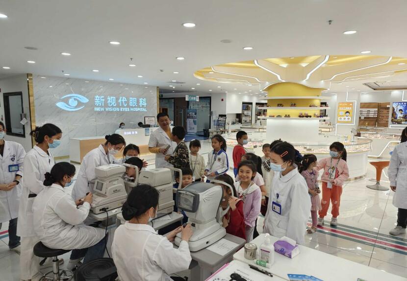 深圳横岗“眼镜+”产业生态平台试点揭牌运作_fororder_4BCEE89B-B087-4E28-BDFB-C4BBC7692481