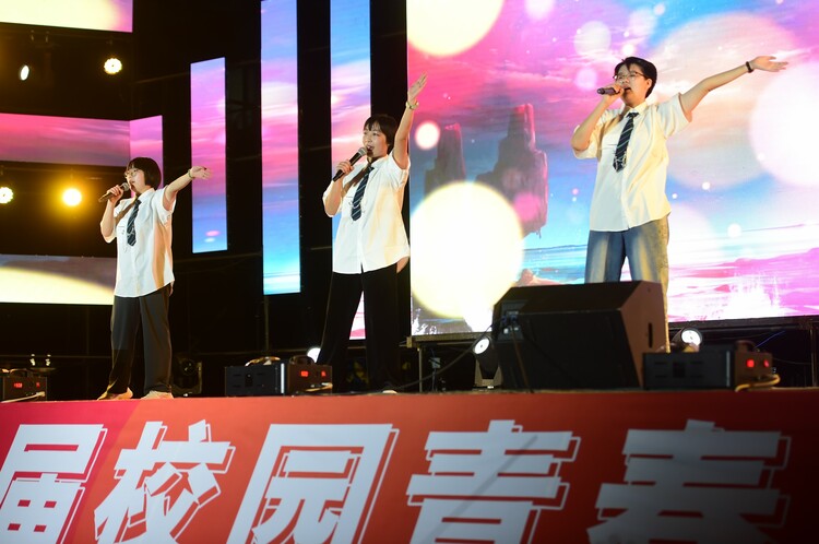 扬我励志青春 ——河间英华校园青春音乐节完满落幕