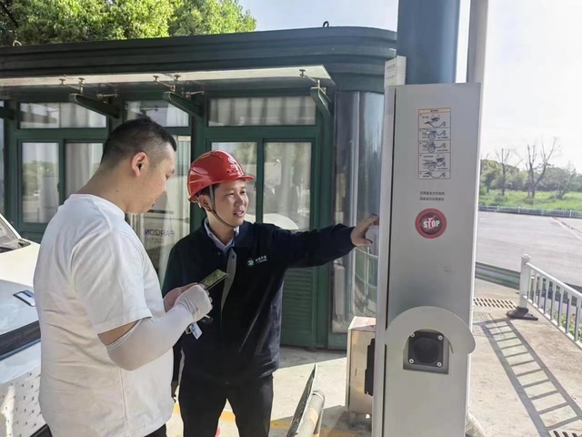 杭州桐庐：改造升级充电桩  保障五一假期车辆出行_fororder_微信图片_20230429134126