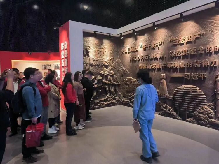 中国政法大学2022级MBA集中班赴燕山石化开展实践教学活动