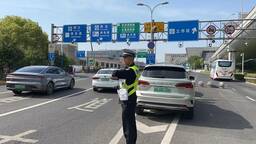 【图说上海】虹桥枢纽迎假期返程最高峰 上海警方全力护航市民群众平安回家路