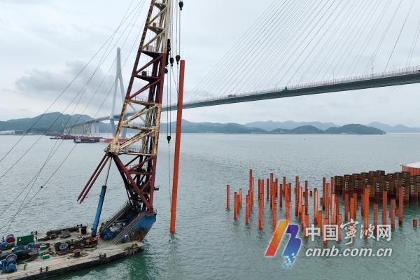 象山港跨海大桥建设忙