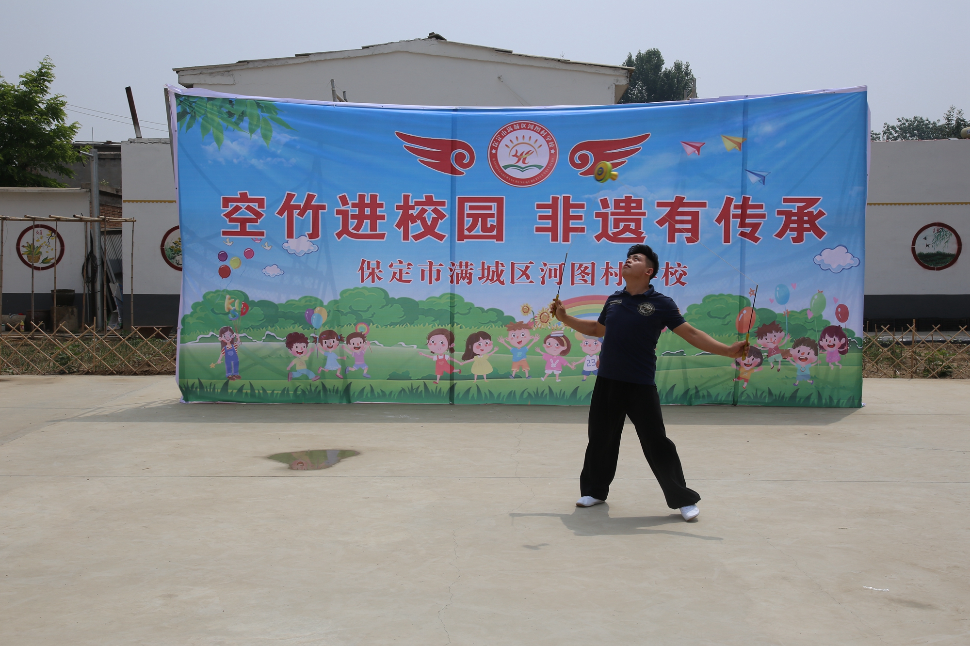 图片默认标题_fororder_空竹“四小龙”之首高帅带来了精彩的表演 摄影 袁野.JPG