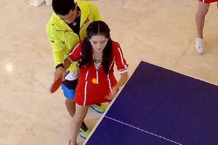 撩完谢娜撩张杰!张继科手把手教张杰打球CP感强