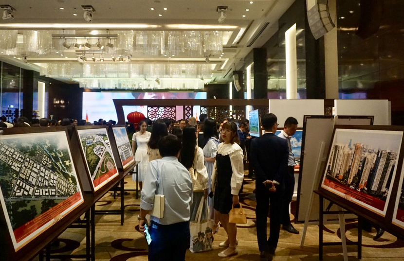 图片默认标题_fororder_来宾参观图片展
