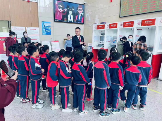 中信銀行南京分行開展“小小銀行家”體驗活動