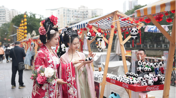 “五一”期间 成都公园、绿道共接待游客市民386.7万人次_fororder_未标题-1