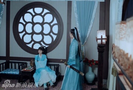 组图：前有葛优瘫后有碧瑶坐 赵丽颖坐姿走红