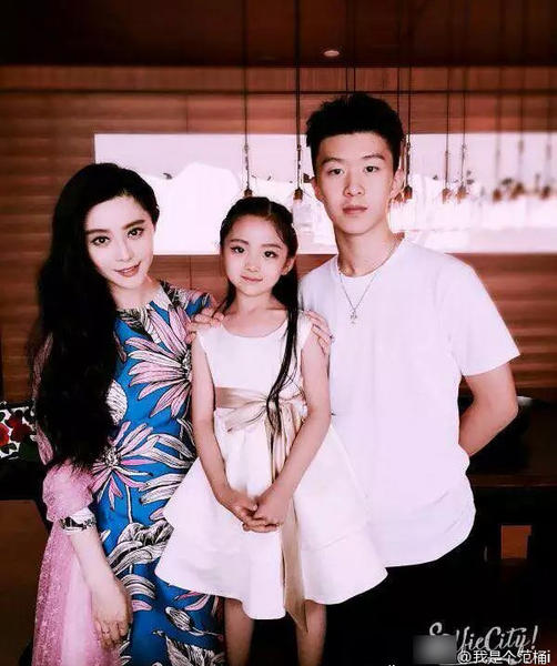 范冰冰16岁弟弟近照曝光身材高大越长越帅